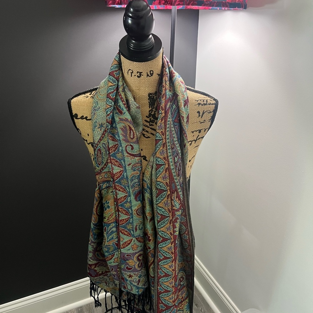 Elegant Multicolor Paisley Scarf